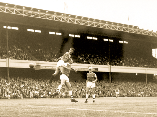Alex Ferguson (FC Rangers) i duell mot Terry neill (Arsenal) (1967).