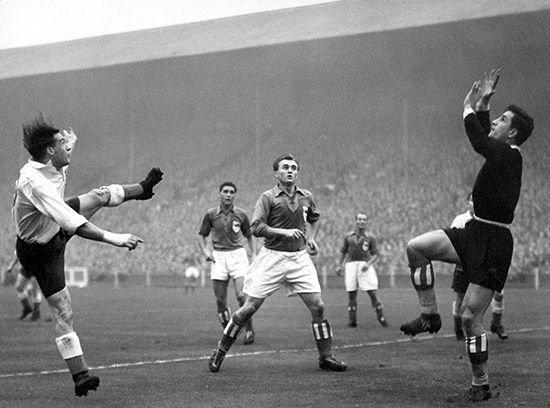 Det var i bortekampen mot England på Highbury stadion at Jugoslavias målvakt Vladimir Beara fikk sitt internasjonale gjennombrudd.