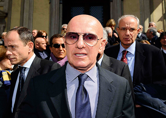 Arrigo Sacchi revolusjonerte fotballen ved å innførte en flat forsvarsfirer og soneforsvar. Måten lag forsvarte seg på skulle aldri bli den samme. Som Milan-trener vant han Serie A i 1988, og Europacupen i 1989 og 1990.