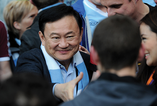 Tusener ble drept uten noen form for rettsprosess da Thaksin Shinawatra skulle slå ned på narkotikahandel i Thailand, og midlene hans var frosset i hjemlandet. Premier League lot ham likevel kjøpe opp Manchester City.