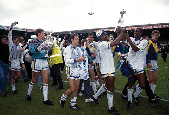 Eric Cantona vant ligagull fem ganger i løpet av seks sesonger i England. Her feirer han sitt første med lagkameratene i Leeds i 1992.